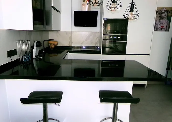 One Bedroom In Appartement *