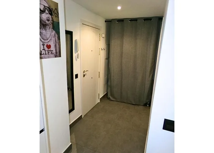 One Bedroom In Appartement *